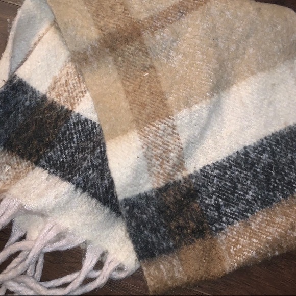 Bundle of Scarves - Picture 12 of 12